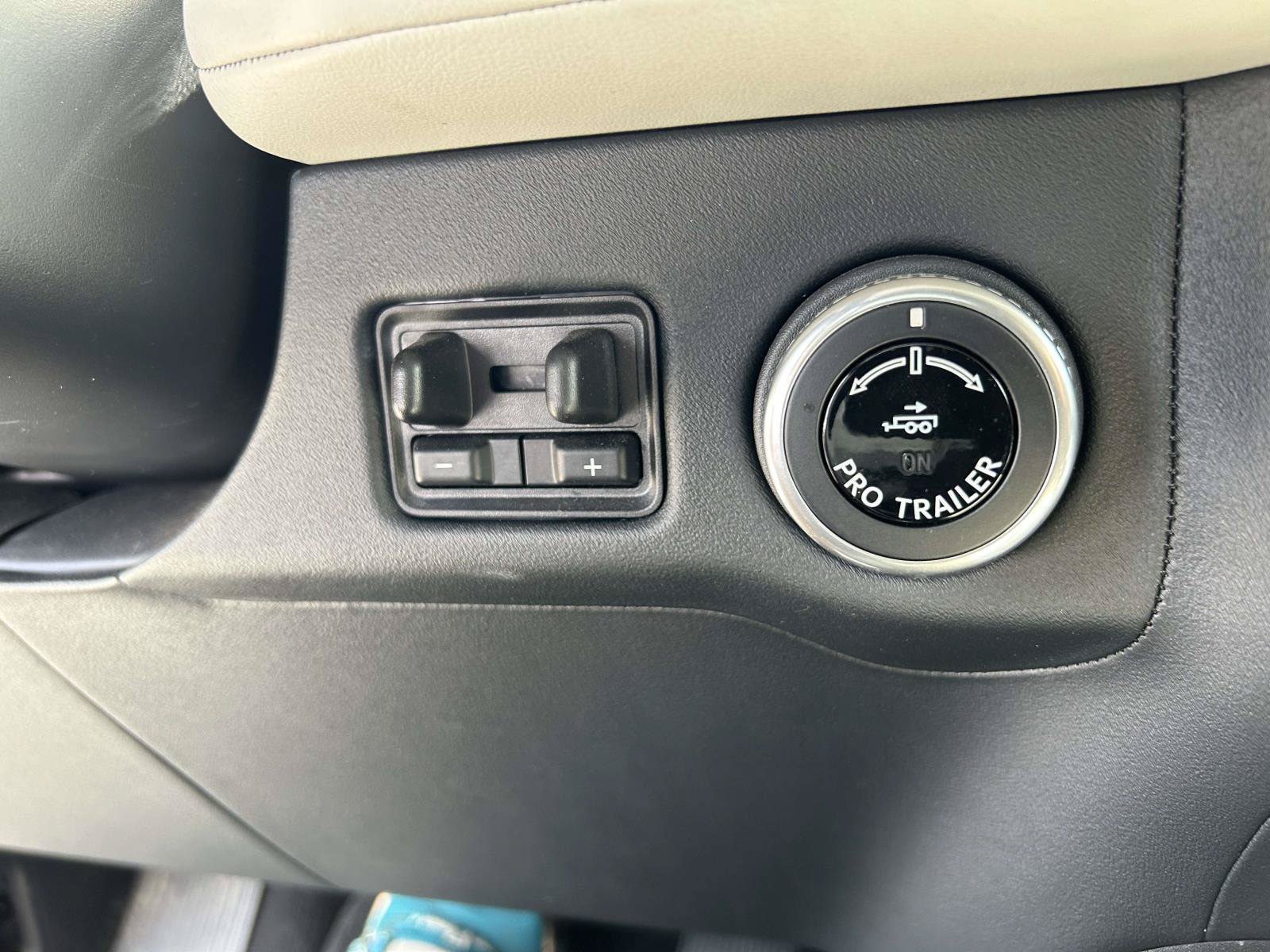 Certified 2025 Lincoln Navigator Reserve AWD/4WD image 30