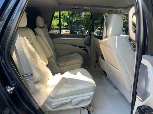 Used 2025 Cadillac Escalade Sport Platinum w/ LPO, ONYX Package AWD/4WD image 13