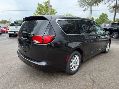 Used 2023 Chrysler Voyager LX FWD image 6