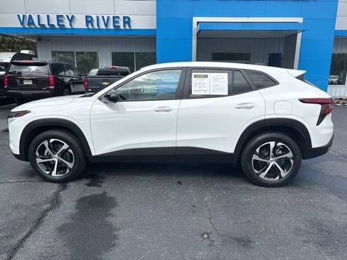 Used 2024 Chevrolet Trax RS w/ Sunroof Package image 7