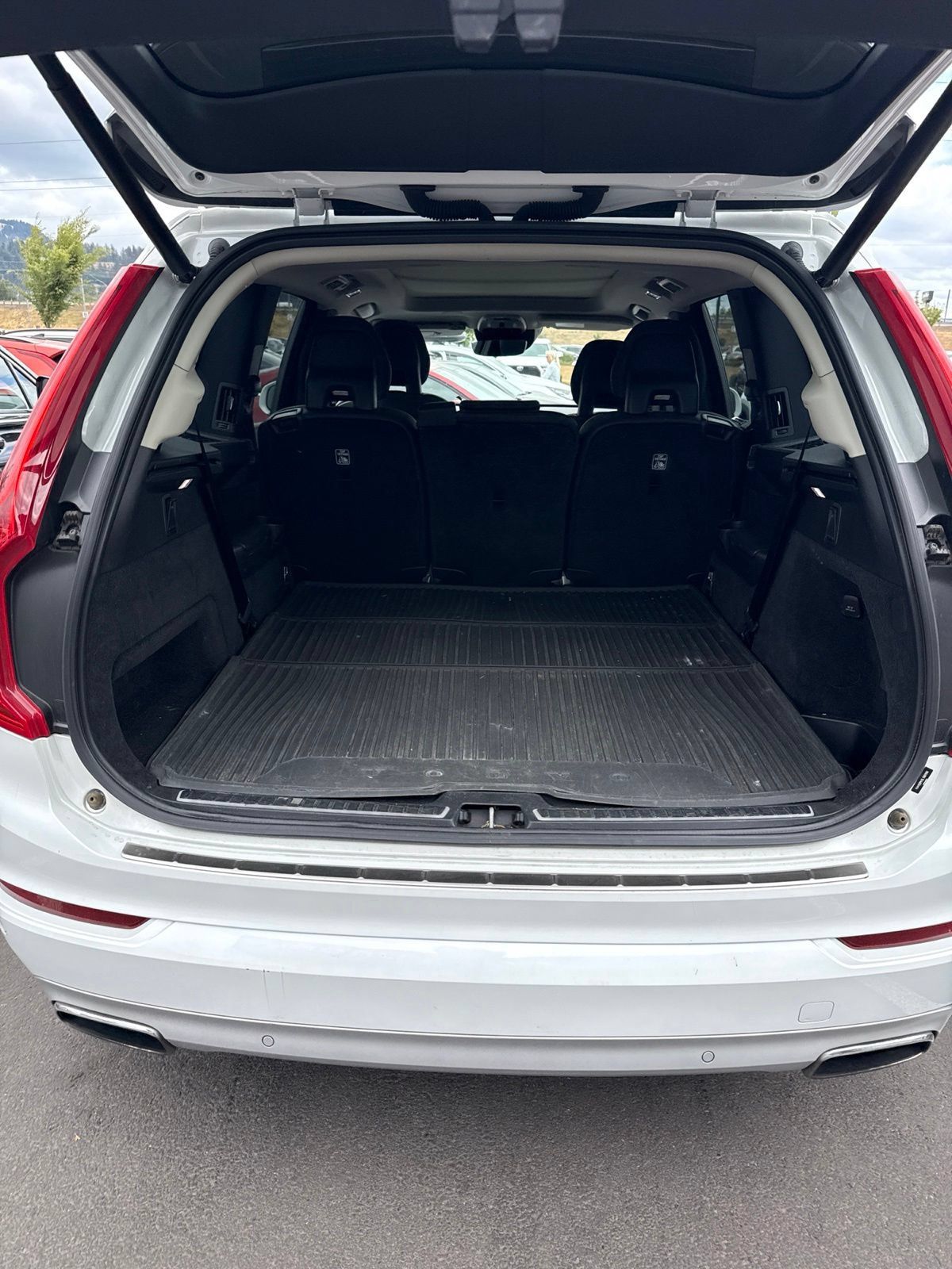 Used 2020 Volvo XC90 T5 Momentum w/ Protection Package Premier AWD/4WD image 6
