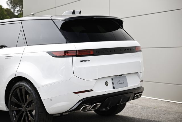 New 2026 Land Rover Range Rover Sport Dynamic SE AWD/4WD image 9