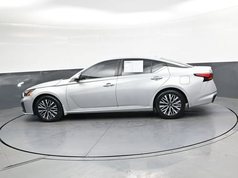 Used 2023 Nissan Altima 2.5 SV w/ SV Premium Package FWD image 12