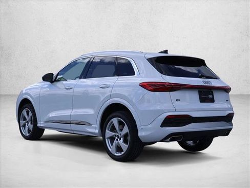 Certified 2025 Audi Q5 Premium w/ Premium Plus AWD/4WD image 9