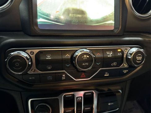 Used 2023 Jeep Wrangler Unlimited Rubicon 4xe AWD/4WD image 25