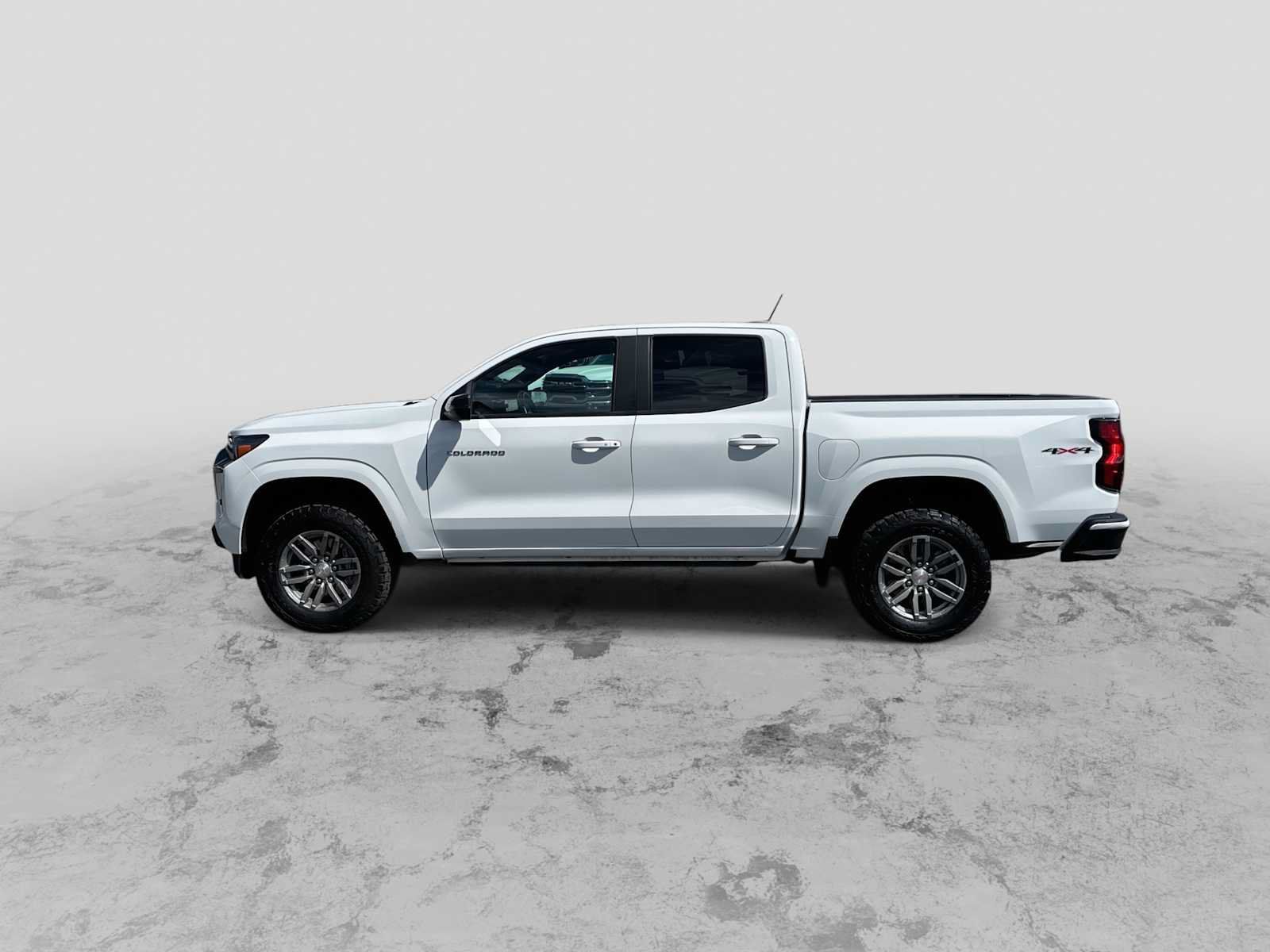 Used 2024 Chevrolet Colorado LT w/ LT Convenience Package II AWD/4WD image 5