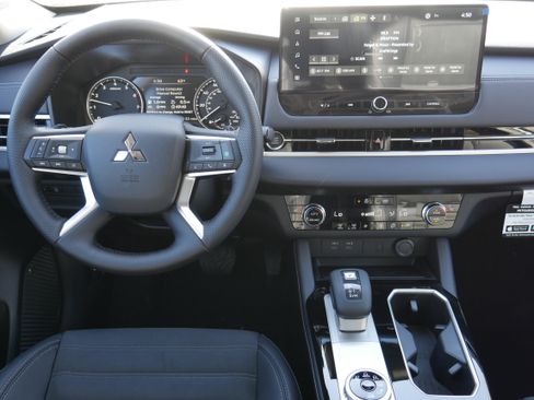 Used 2026 Mitsubishi Outlander AWD image 16