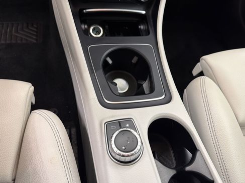 Used 2019 Mercedes-Benz GLA 250 4MATIC image 16