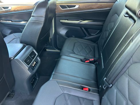 Used 2024 Volkswagen Atlas SE FWD image 17