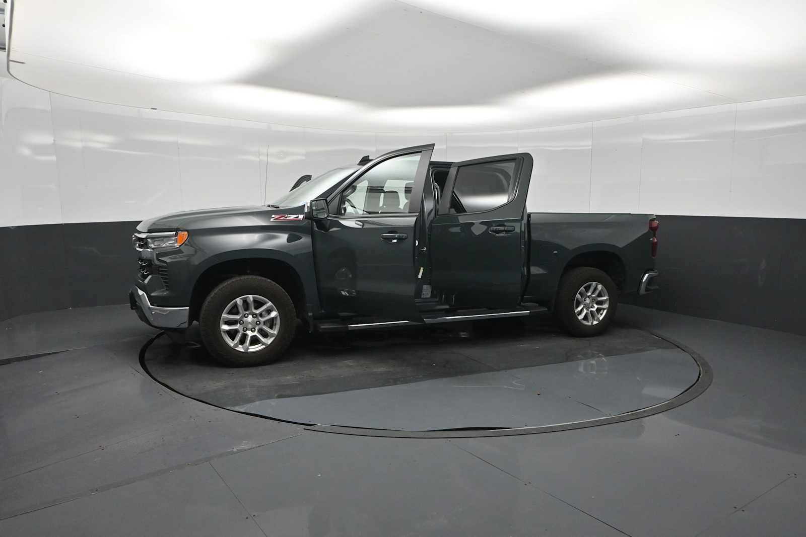 Used 2025 Chevrolet Silverado 1500 LT w/ Z71 Off-Road Package AWD/4WD image 56