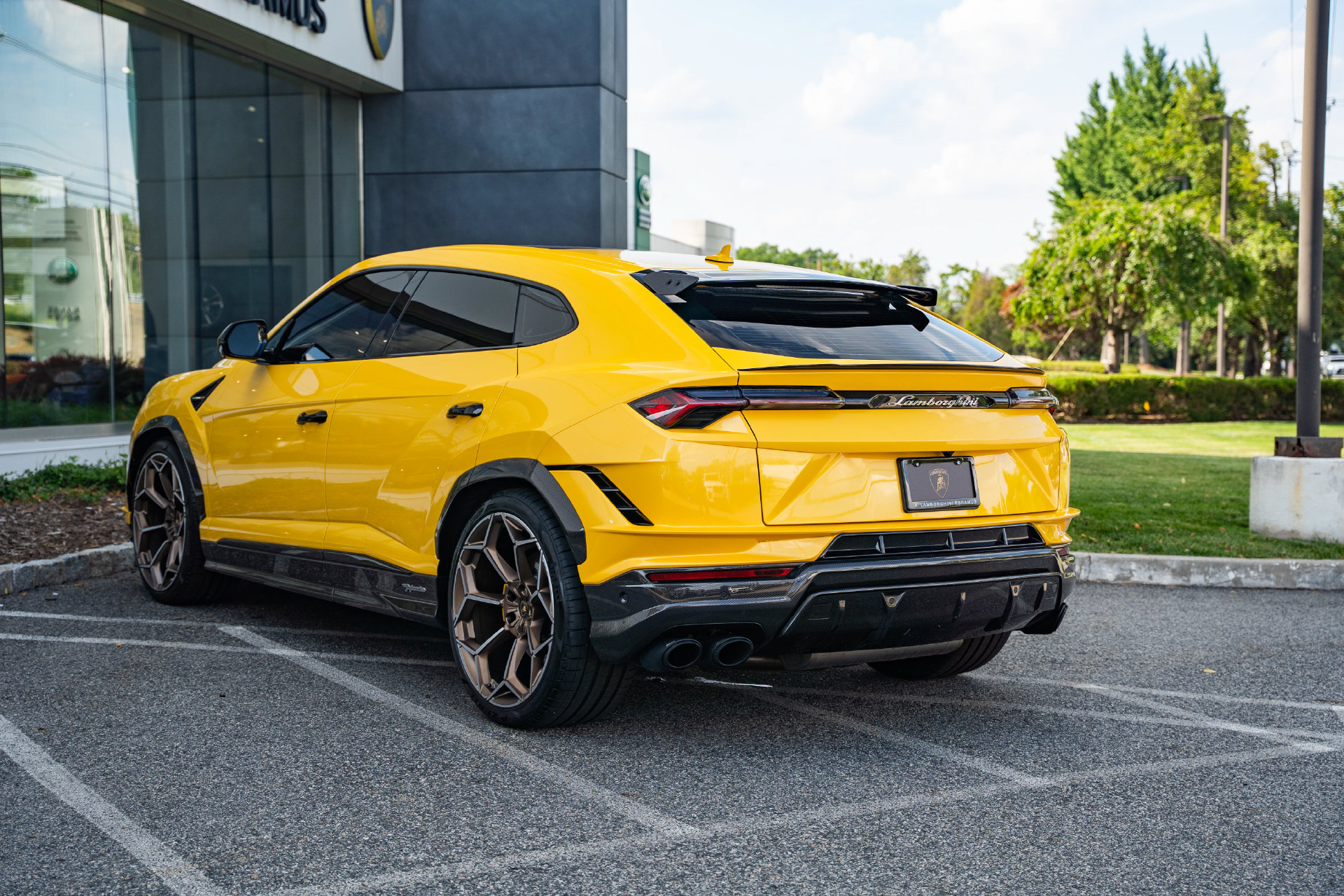Used 2024 Lamborghini Urus Performante AWD/4WD image 12