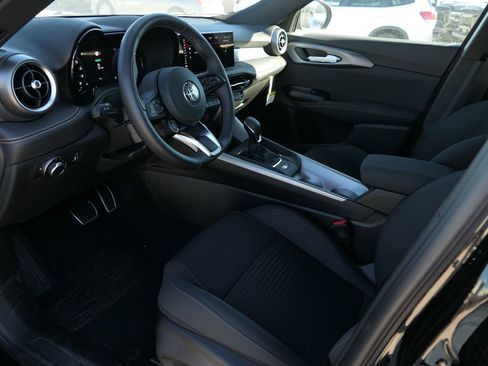 New 2025 Alfa Romeo Tonale image 7