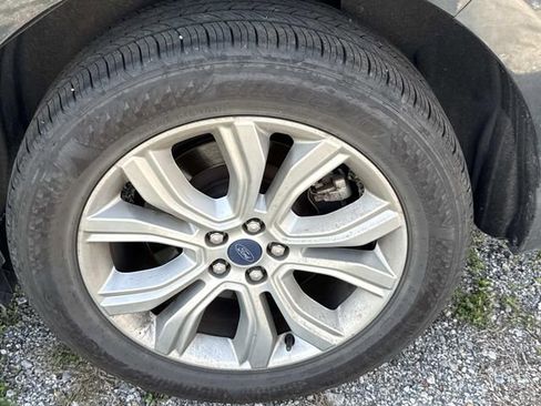 Used 2022 Ford Edge Titanium image 10