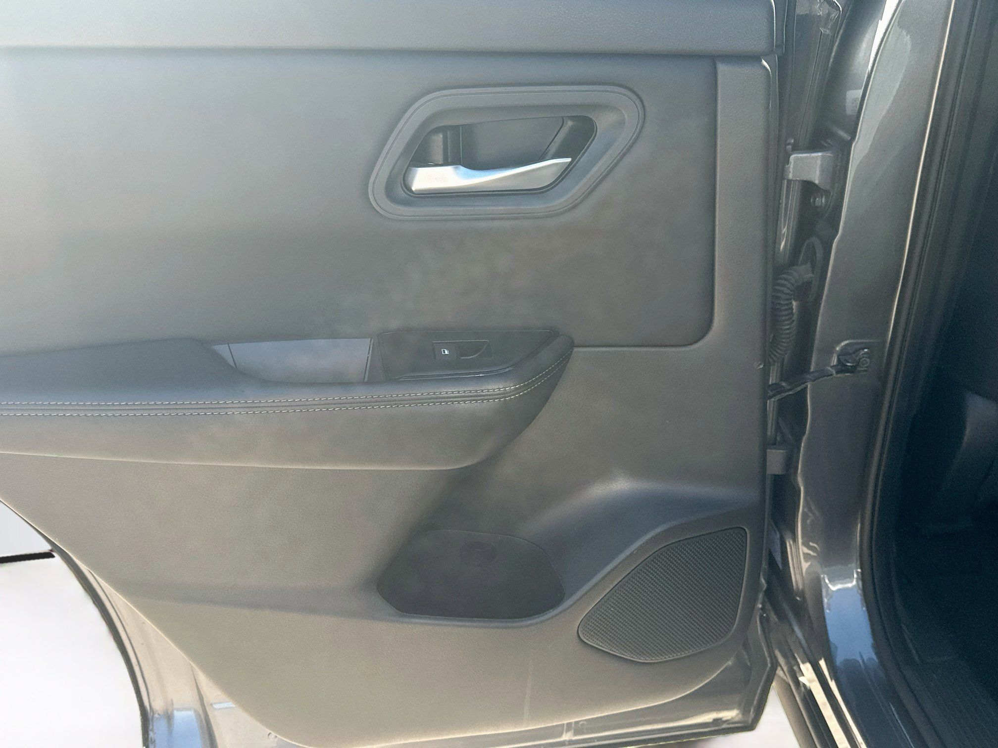 Used 2025 Nissan Rogue SV AWD/4WD image 24