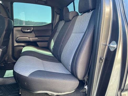Used 2021 Toyota Tacoma TRD Sport w/ Technology Package AWD/4WD image 21