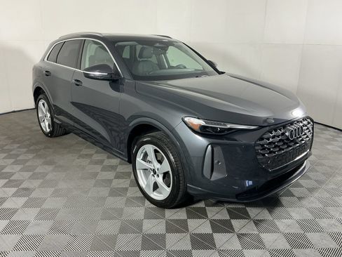 Used 2025 Audi Q5 Premium w/ Premium Plus AWD/4WD image 2