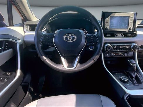 Used 2022 Toyota RAV4 XLE Premium AWD/4WD image 9