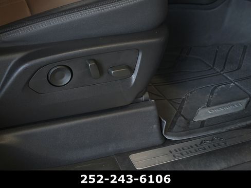 Used 2024 Chevrolet Silverado 2500 High Country w/ Technology Package AWD/4WD image 36