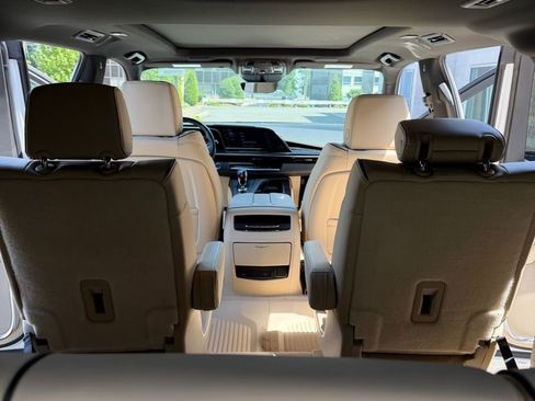 Used 2024 Cadillac Escalade Premium Luxury AWD/4WD image 12
