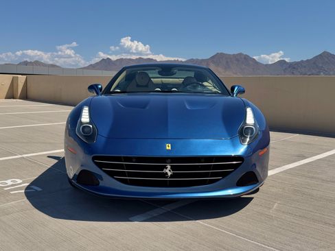 Used 2015 Ferrari California T RWD image 3