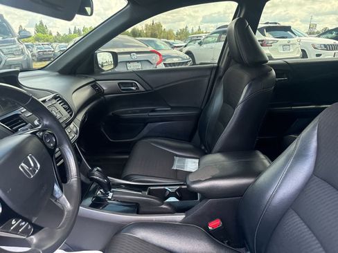 Used 2017 Honda Accord Sport image 21