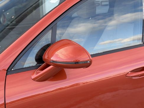 Used 2025 Porsche Macan image 12