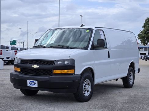 Used 2020 Chevrolet Express 2500 w/ Communications Package RWD image 3
