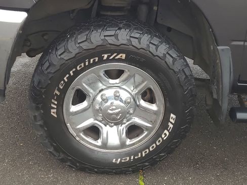 Used 2018 RAM 2500 Tradesman w/ Chrome Appearance Group image 16