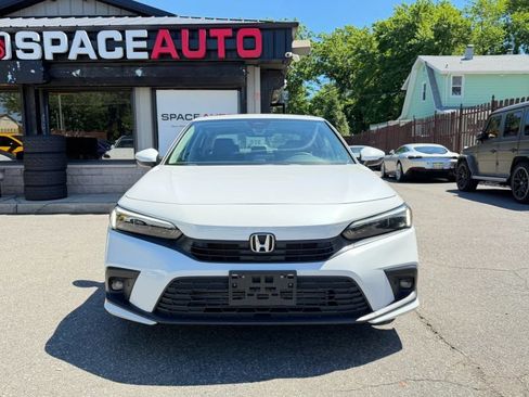 Used 2022 Honda Civic Touring image 2