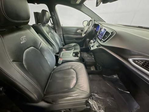 Used 2018 Chrysler Pacifica Touring-L Plus w/ Advanced Safetytec Group image 30