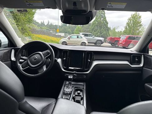 Used 2019 Volvo XC60 T6 Momentum w/ Multimedia Package AWD/4WD image 11