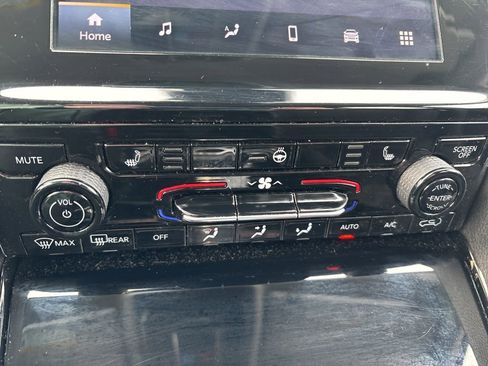 Used 2022 Jeep Grand Cherokee L Laredo w/ Luxury Tech Group I image 17