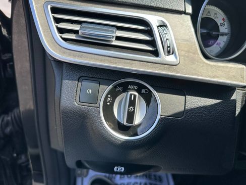 Used 2014 Mercedes-Benz E 550 4MATIC Sedan image 27
