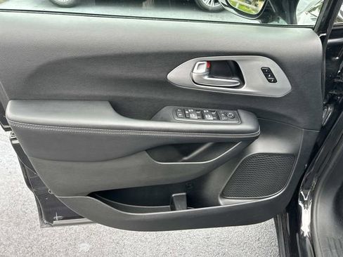 Used 2018 Chrysler Pacifica Limited w/ Advanced Safetytec Group FWD image 22