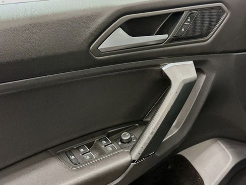 Used 2019 Volkswagen Tiguan SE image 15
