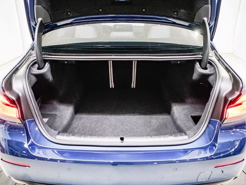 Used 2023 BMW 530i w/ Premium Package image 27