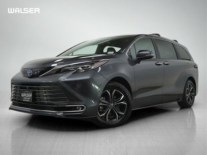Used 2025 Toyota Sienna Platinum