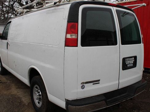 Used 2014 Chevrolet Express 2500 RWD image 6