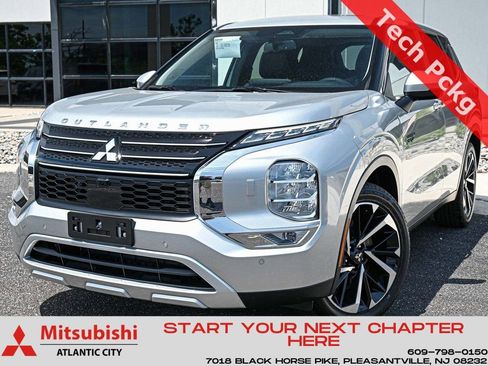 New 2024 Mitsubishi Outlander SE image 1