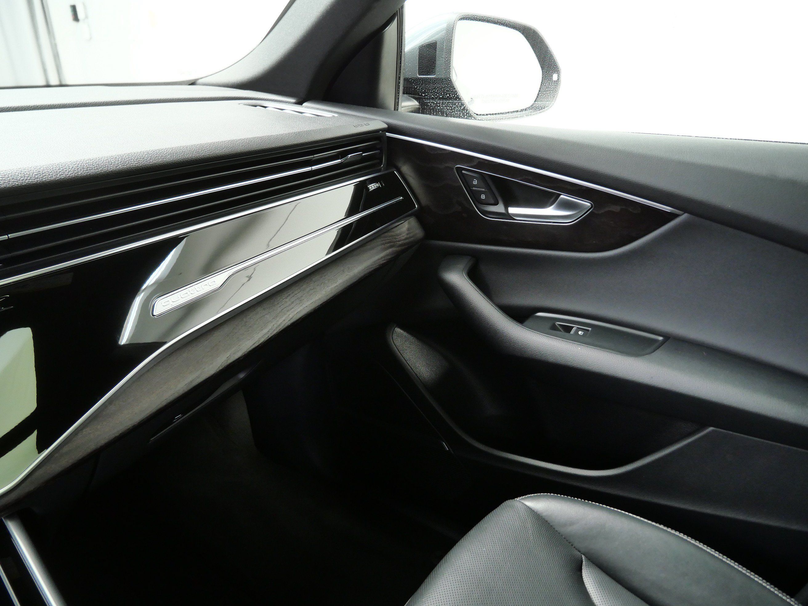 Used 2019 Audi Q8 Premium Plus w/ Premium Plus AWD/4WD image 20