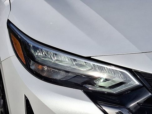 Used 2025 Nissan Sentra SR image 10