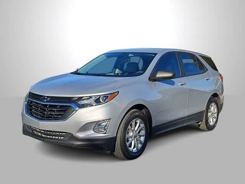 Used 2021 Chevrolet Equinox LS w/ LS Convenience Package image 4