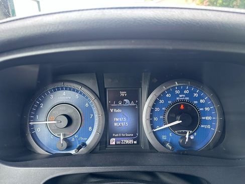 Used 2015 Toyota Sienna XLE w/ XLE Navigation Package FWD image 37
