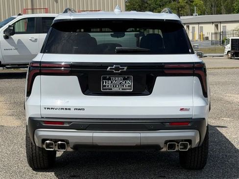 New 2026 Chevrolet Traverse Z71 w/ Enhanced Driving Package AWD/4WD image 3