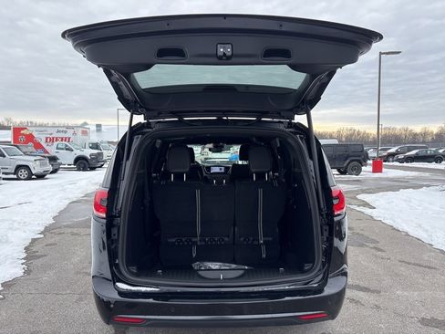 New 2026 Chrysler Pacifica Select w/ S Appearance Package image 9