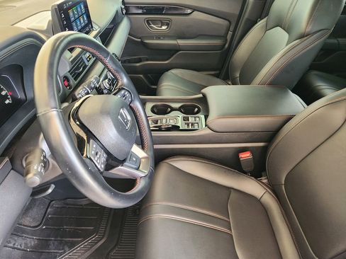 Used 2023 Honda Pilot TrailSport image 12