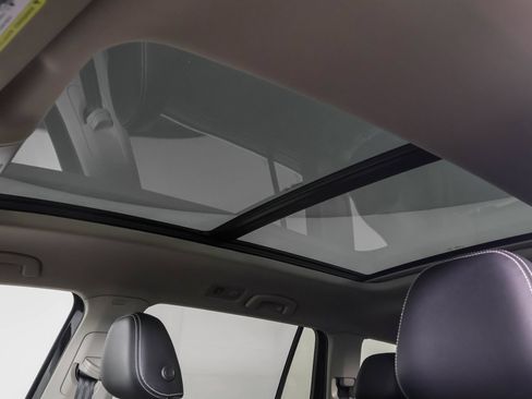 Used 2023 Volkswagen Atlas SE w/ Panoramic Sunroof Package AWD/4WD image 11