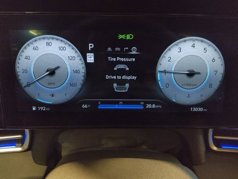 Used 2025 Hyundai Elantra SEL image 23