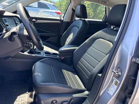 Certified 2023 Volkswagen Jetta SE w/ Panoramic Sunroof Package FWD image 10