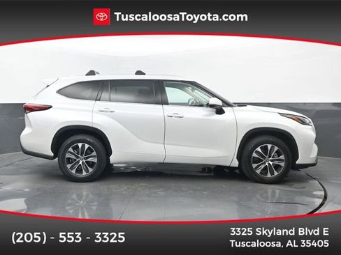 Used 2022 Toyota Highlander XLE image 1